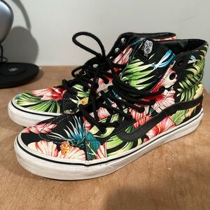 Van’s Skateboarding Shoes Hawaiian Print - Women’s Size 10.5/Men’s Size 9